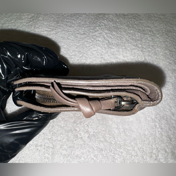 Bottega Veneta Intrecciato leather bifold wallet, Unisex. - Picture 9 of 14